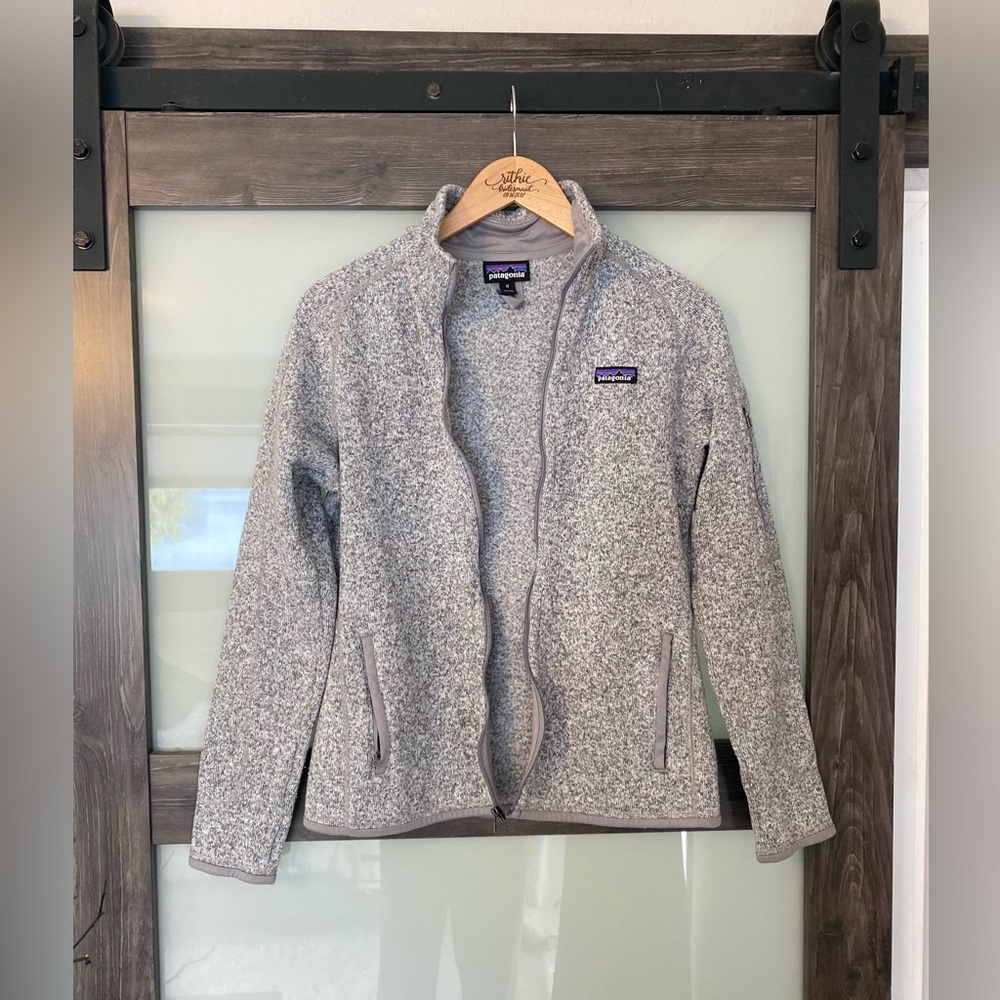 ❌ SOLD ❌ Patagonia gray zip up jacket in size medium